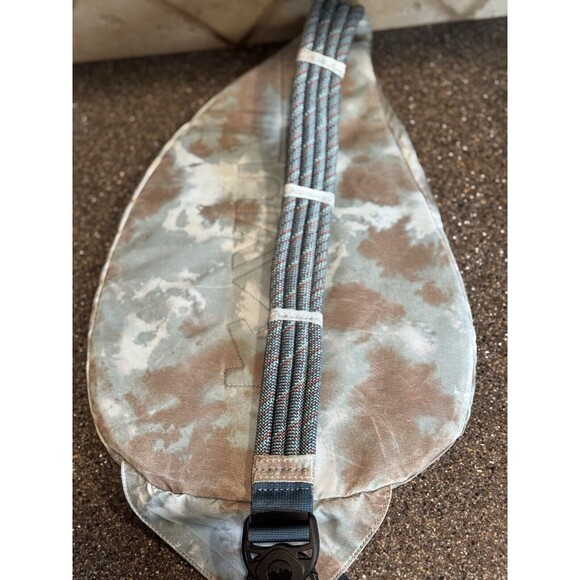 KAVU Rope Sling Bag Wave Tie Dye Sling Bag Blue Brown - Picture 4 of 4